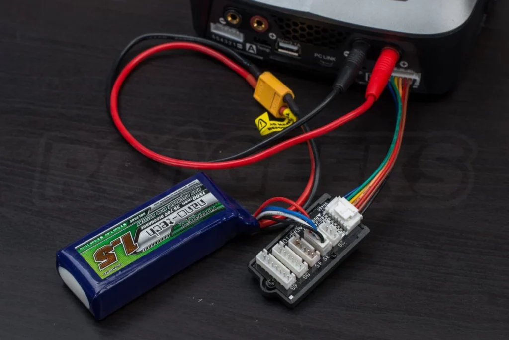 Comment recharger les batteries des voitures télécommandées ? | VTTT
