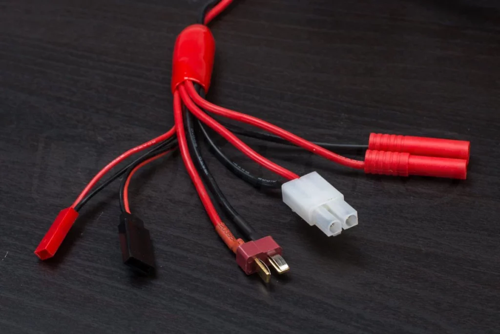 Comment recharger les batteries des voitures télécommandées ? | VTTT
