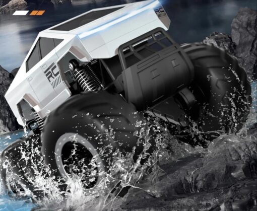 la Voiture télécommandée cybertruck qui roule sur l'eau